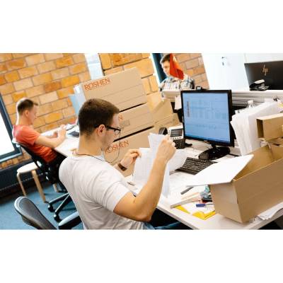 What the job of a truck dispatcher involves